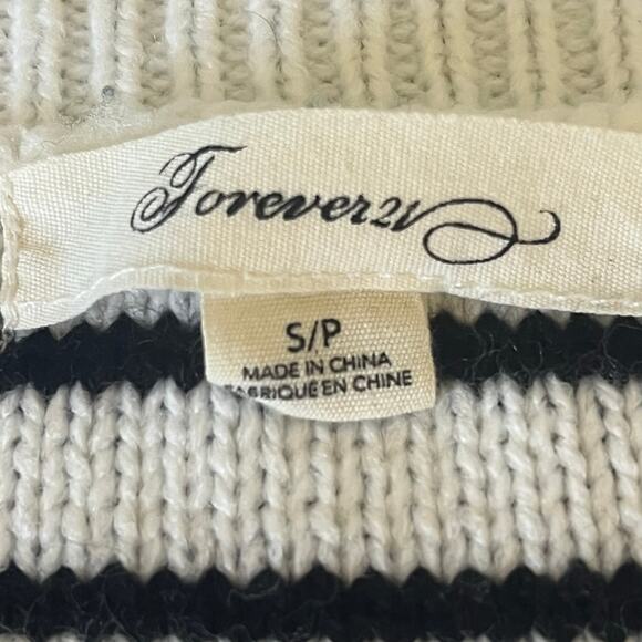 Forever 21 Black & White Striped Scoop Neck Cropped Sweater Size Small - Picture 6 of 7